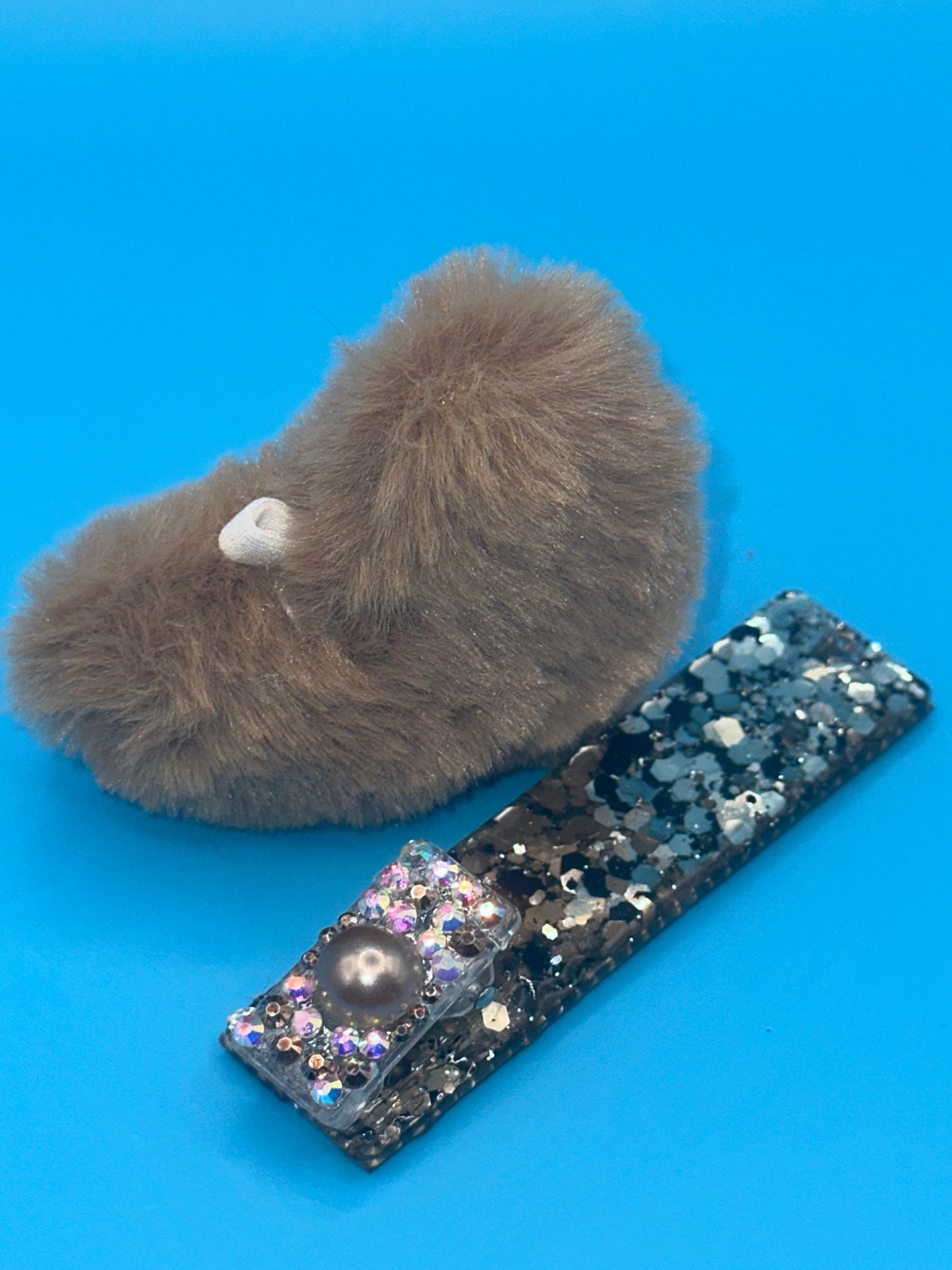 Card Grabber Keychain for Long Nails w/Heart Pom